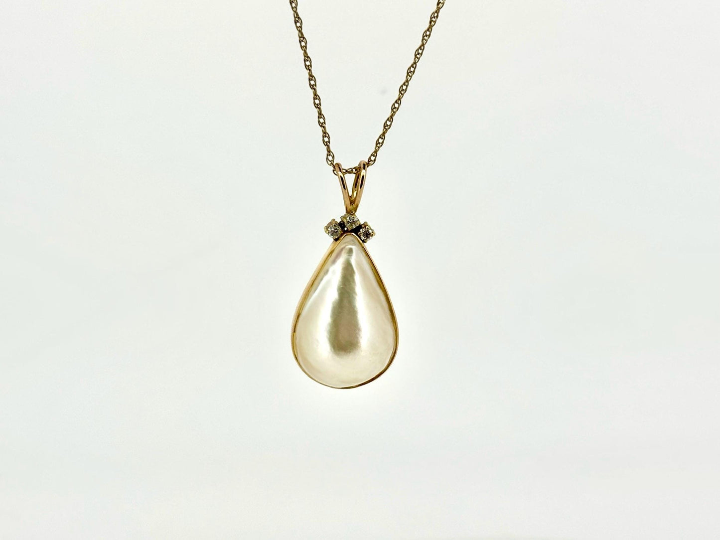 Natural Mother of Pearl Necklace Pearl Pendant 14K Gold White Pearl Necklace Birthday Gift for Her Diamond Pendant