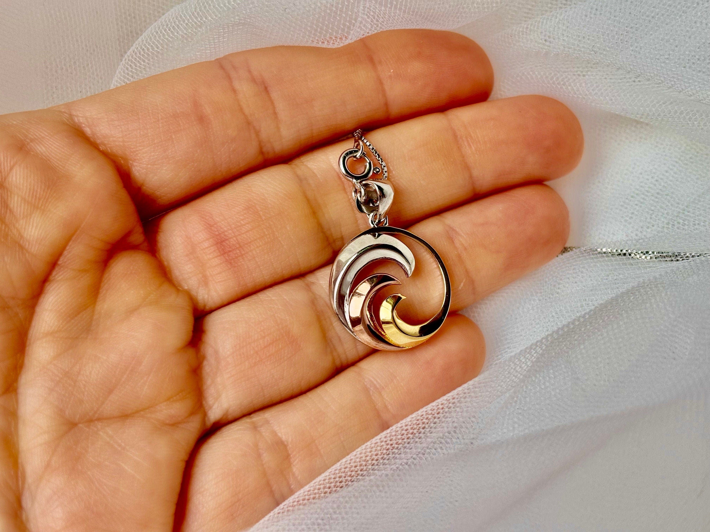 Island Wave Necklace