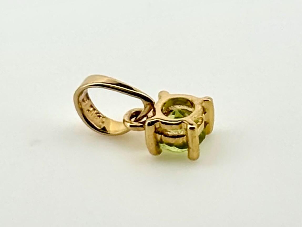 14K Solid Gold Necklace Peridot Pendant Hawaiian Diamond Peles Tears - Birthday Gift for Her Gift For Mom Green Necklace Peridot Necklace