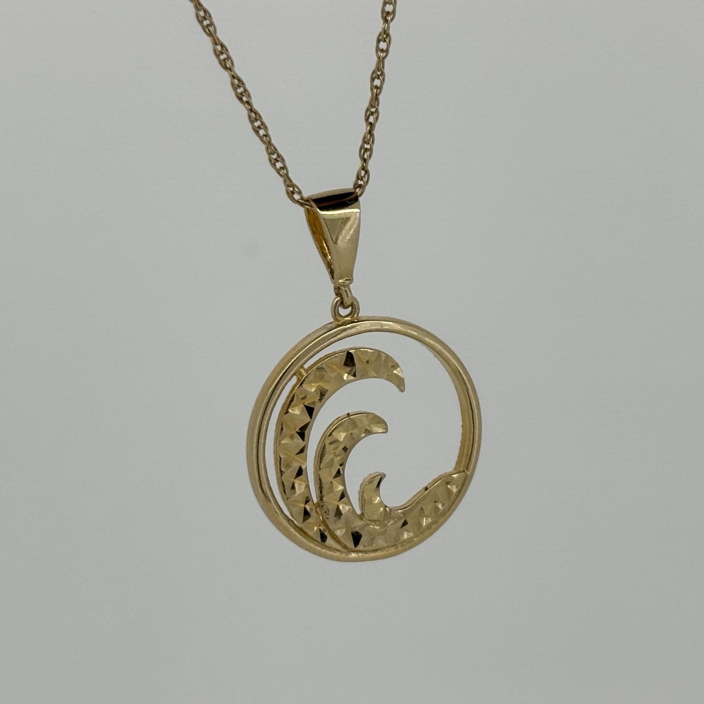 14K Yellow Gold Triple Wave Pendant – Diamond-Cut Ocean Necklace