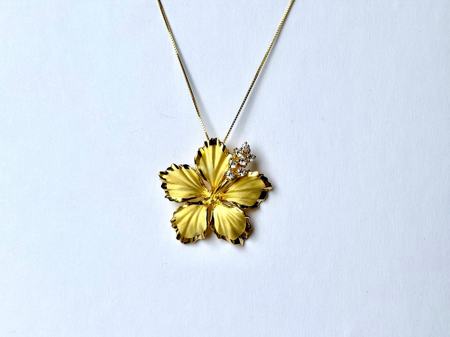 Deluxe Hibiscus Flower Necklace