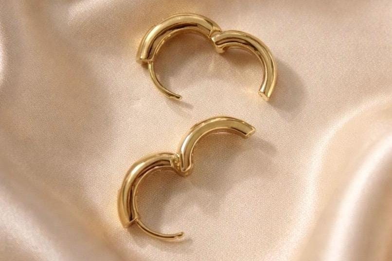 Dainty Hoop Earrings – Gold 14K Plated Heart-Shaped Cubic Zirconia Hoops