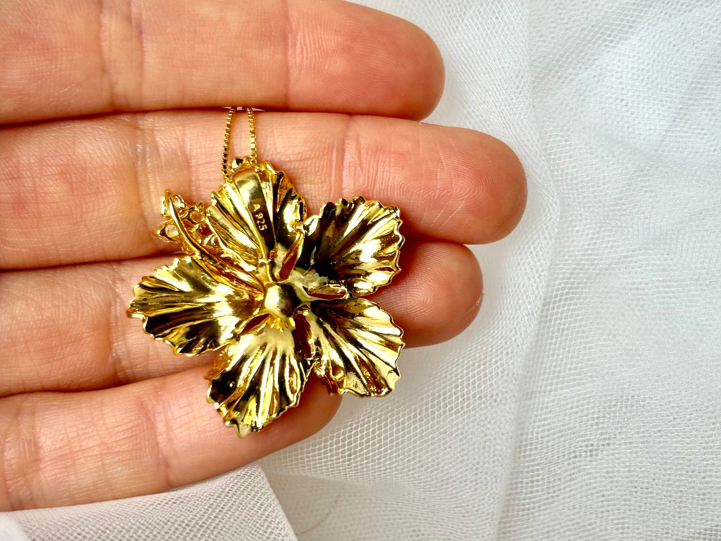 Deluxe Hibiscus Flower Necklace