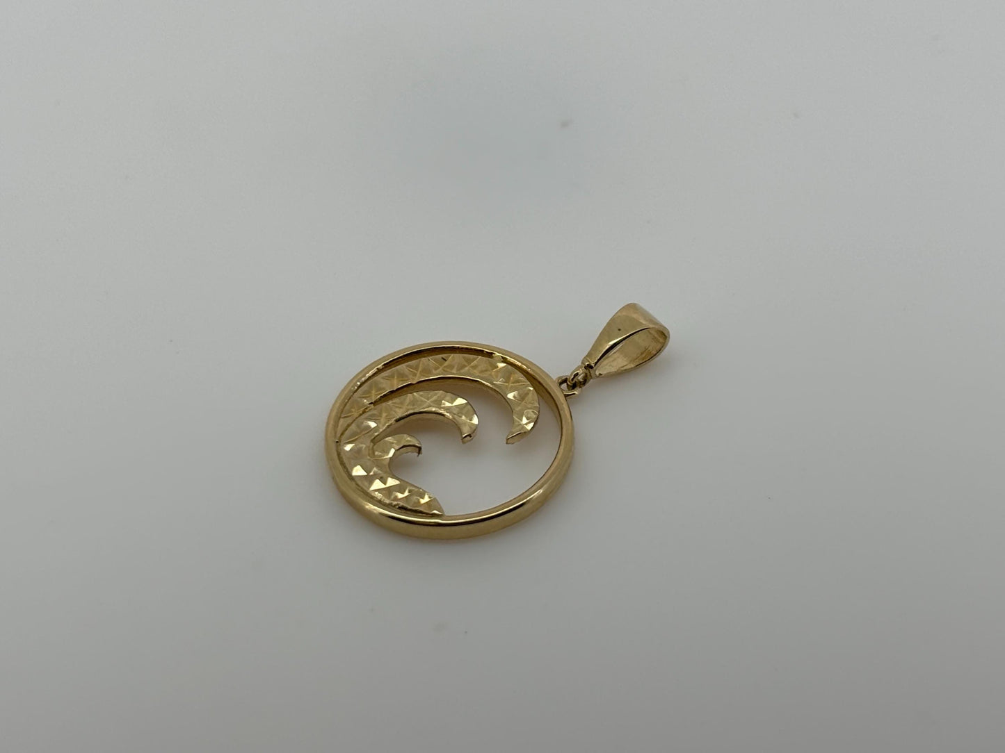 14K Yellow Gold Triple Wave Pendant – Diamond-Cut Ocean Necklace