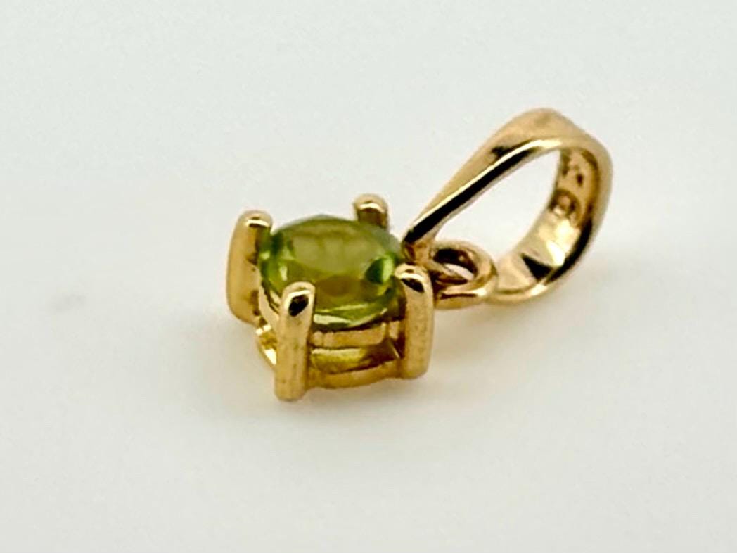 14K Solid Gold Necklace Peridot Pendant Hawaiian Diamond Peles Tears - Birthday Gift for Her Gift For Mom Green Necklace Peridot Necklace