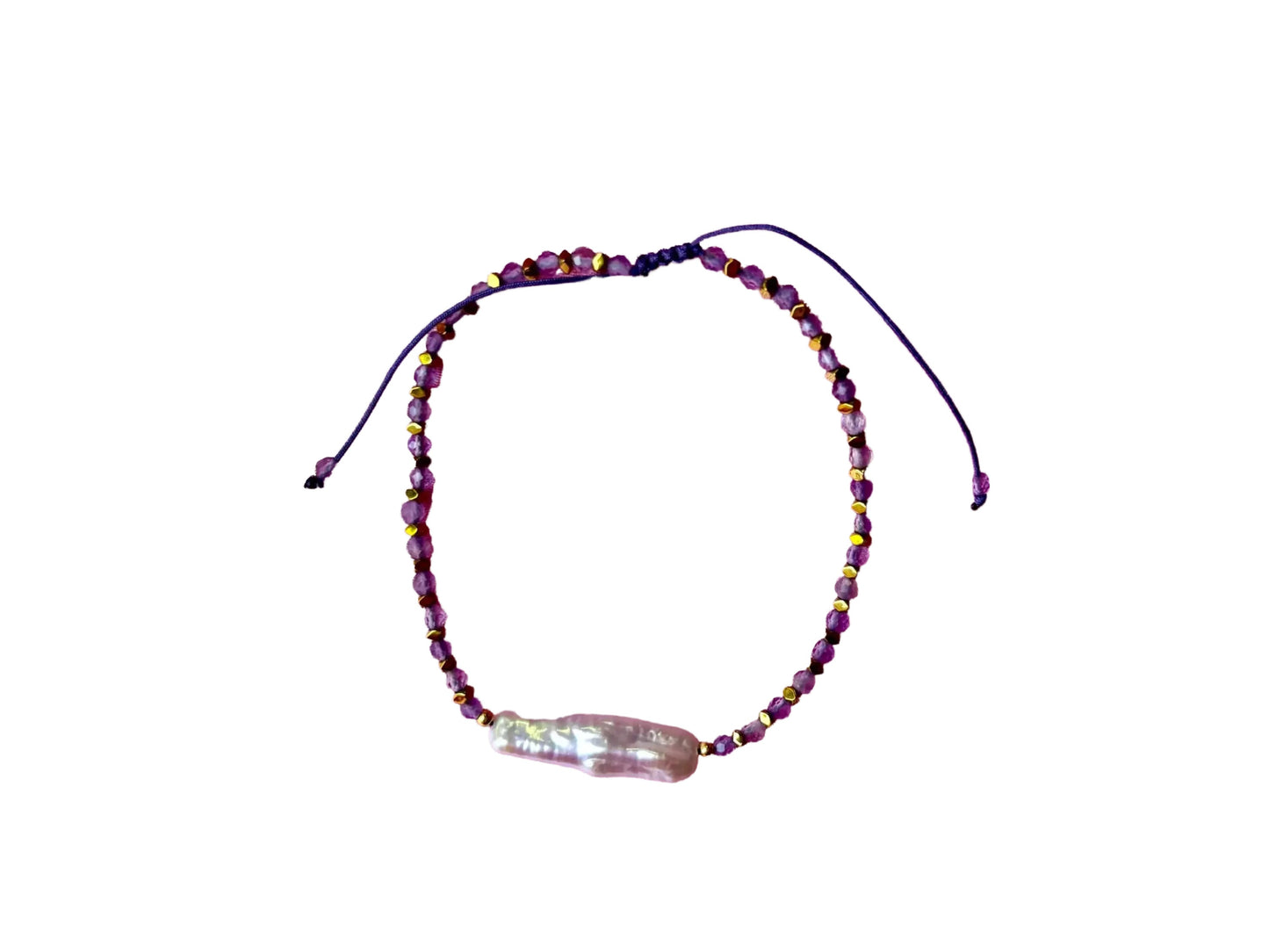 A beaded bracelet with a large pearl bead at the center.