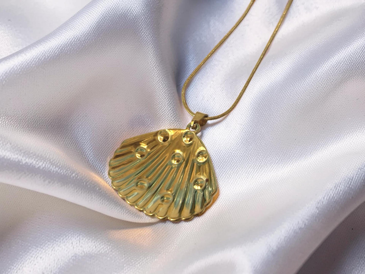 Gold Shell Necklace – Scallop Pearl Pendant | Tarnish Free Beach Jewelry