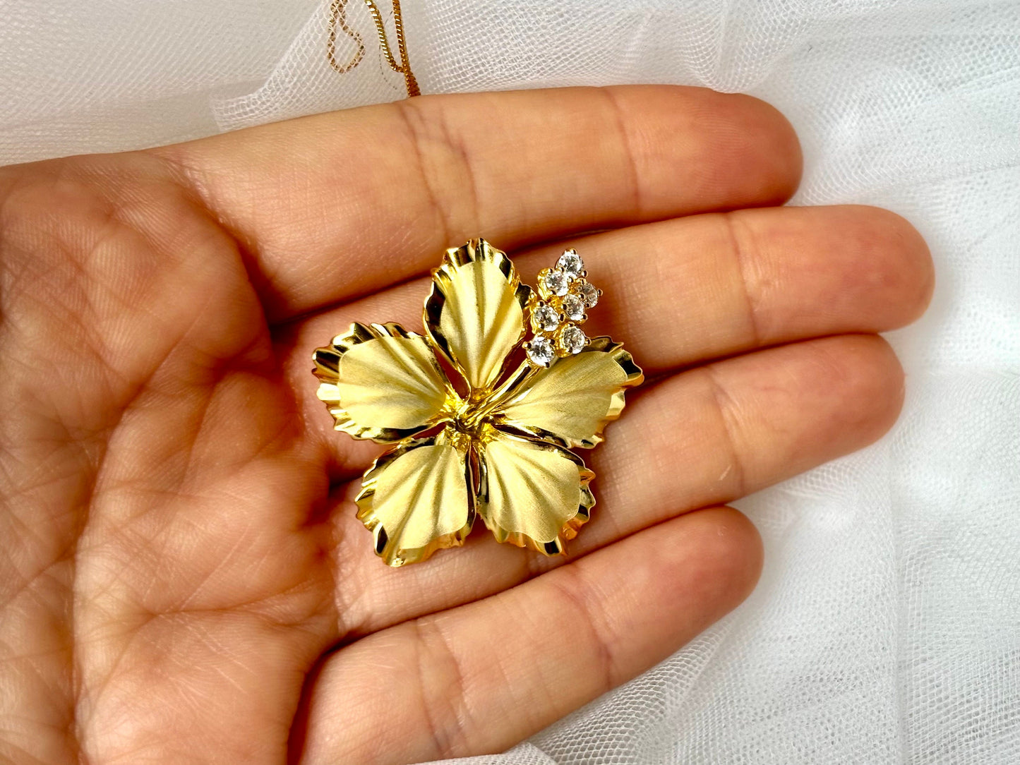 Deluxe Hibiscus Flower Necklace