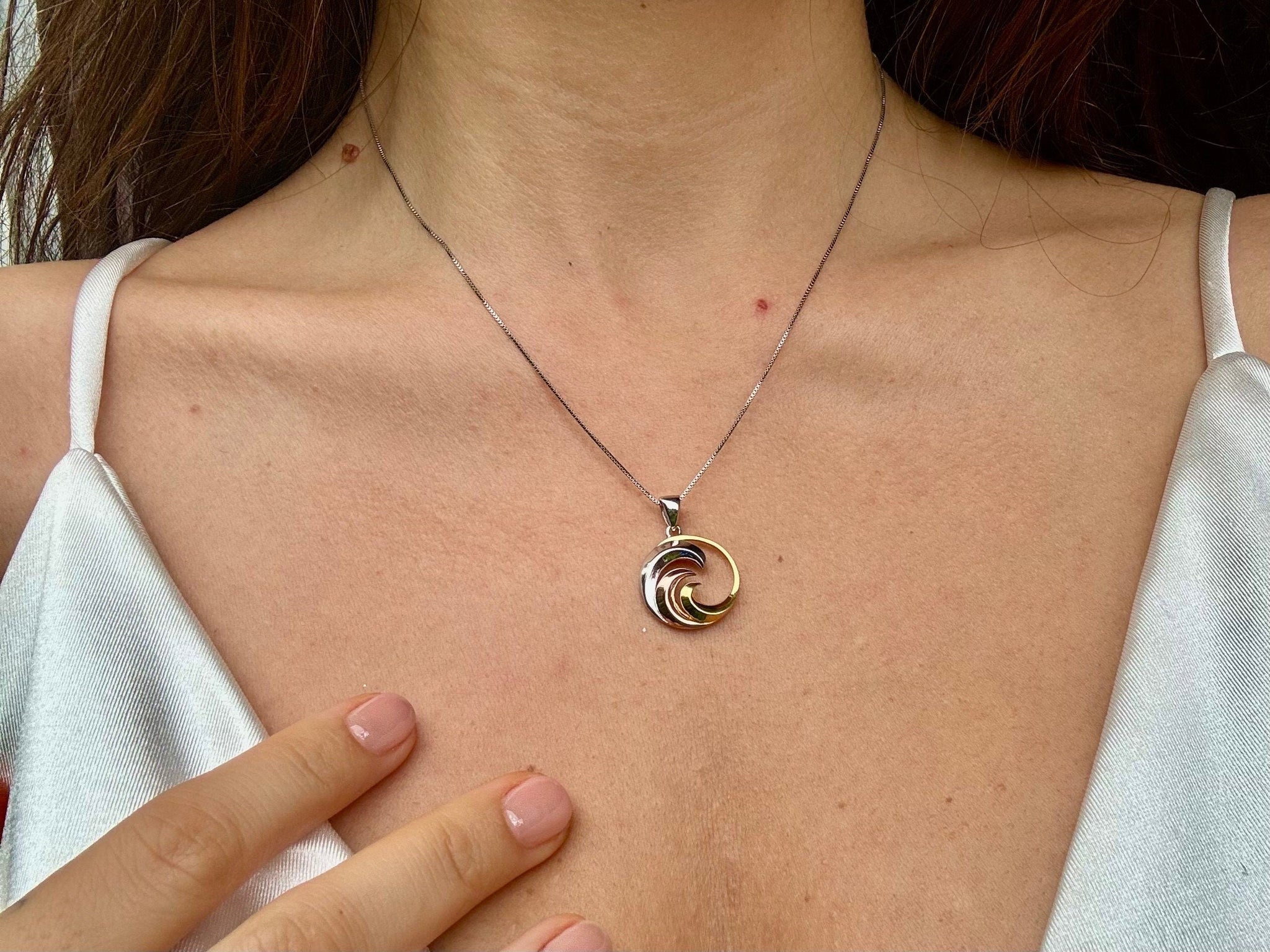 Island Wave Necklace