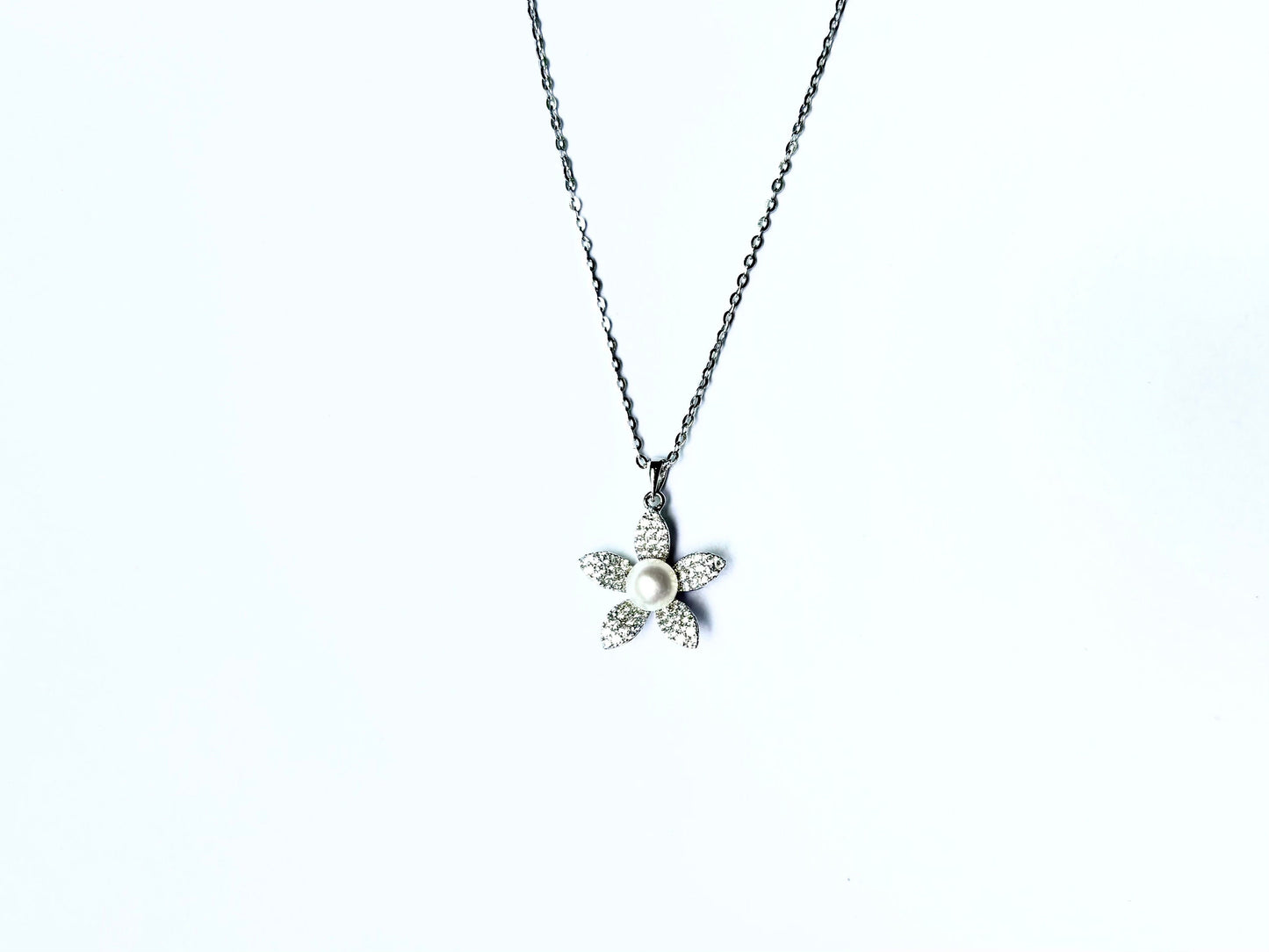Hawaiian Plumeria Flower Necklace with Pearl