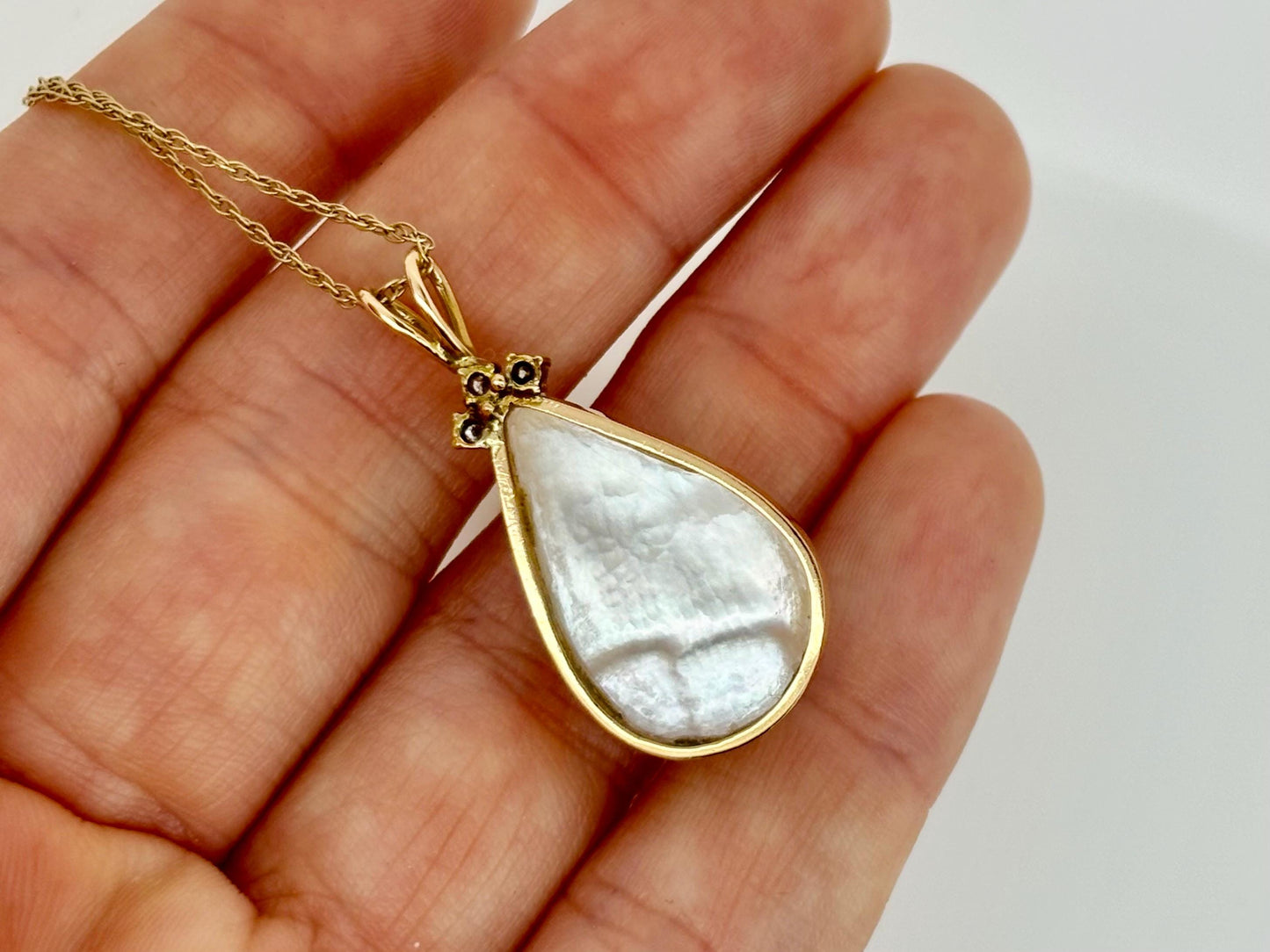 Natural Mother of Pearl Necklace Pearl Pendant 14K Gold White Pearl Necklace Birthday Gift for Her Diamond Pendant
