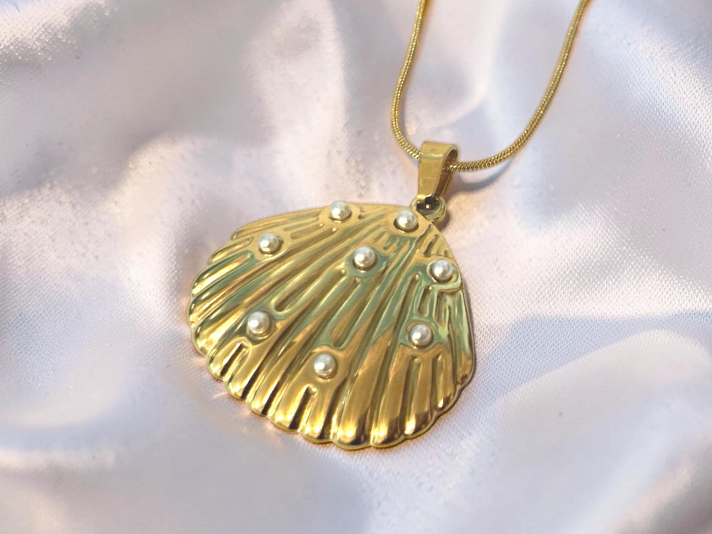 Gold Shell Necklace – Scallop Pearl Pendant | Tarnish Free Beach Jewelry