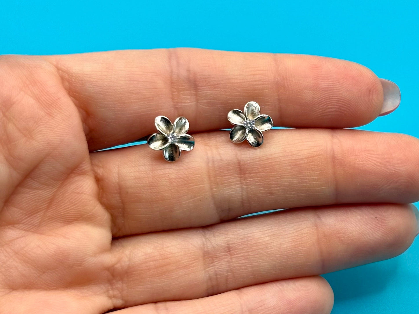 Hawaiian 925 Sterling Silver Rhodium Plated Plumeria Stud Earrings Cute Gift for Wife Flower Mom Girlfriend sister Stone shiny CZ