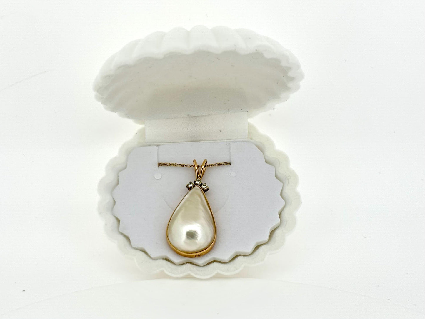 Natural Mother of Pearl Necklace Pearl Pendant 14K Gold White Pearl Necklace Birthday Gift for Her Diamond Pendant