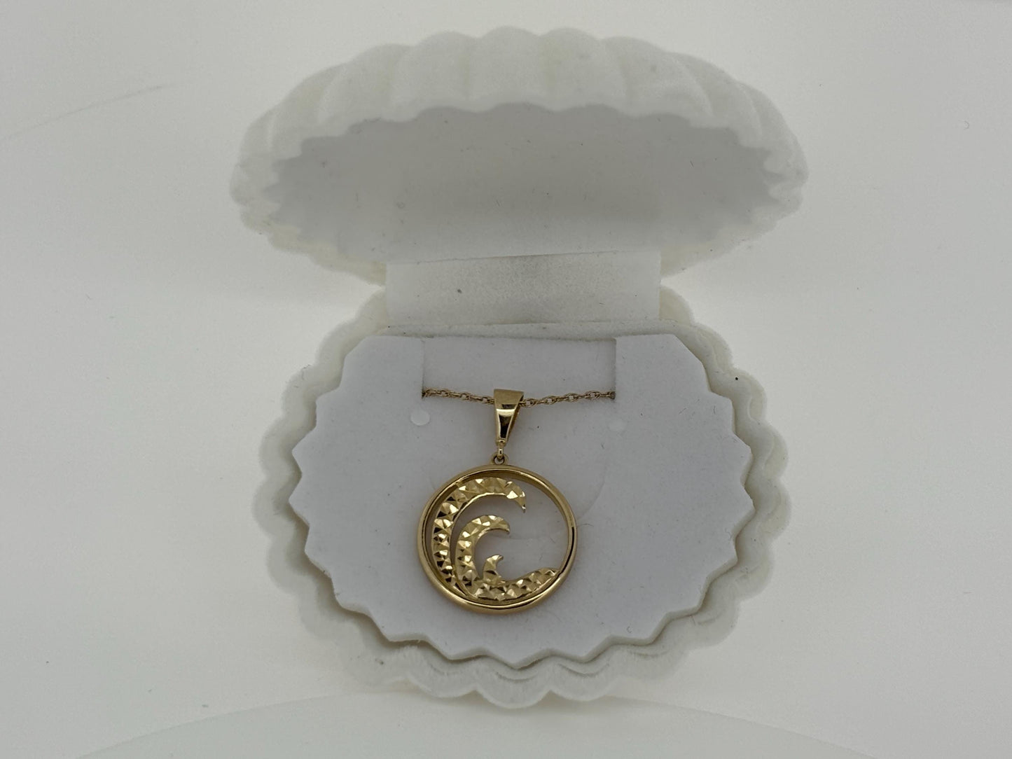 14K Yellow Gold Triple Wave Pendant – Diamond-Cut Ocean Necklace