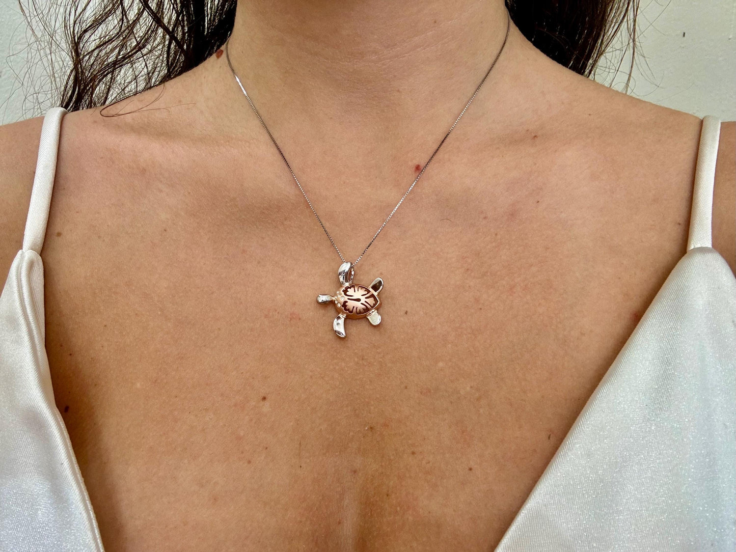 Hawaiian Turtle Necklace, Hibiscus Necklace,14K Rose Gold-Plated 925 Sterling Silver Sparkly Flower Necklace with Chain Cute Gift for Her