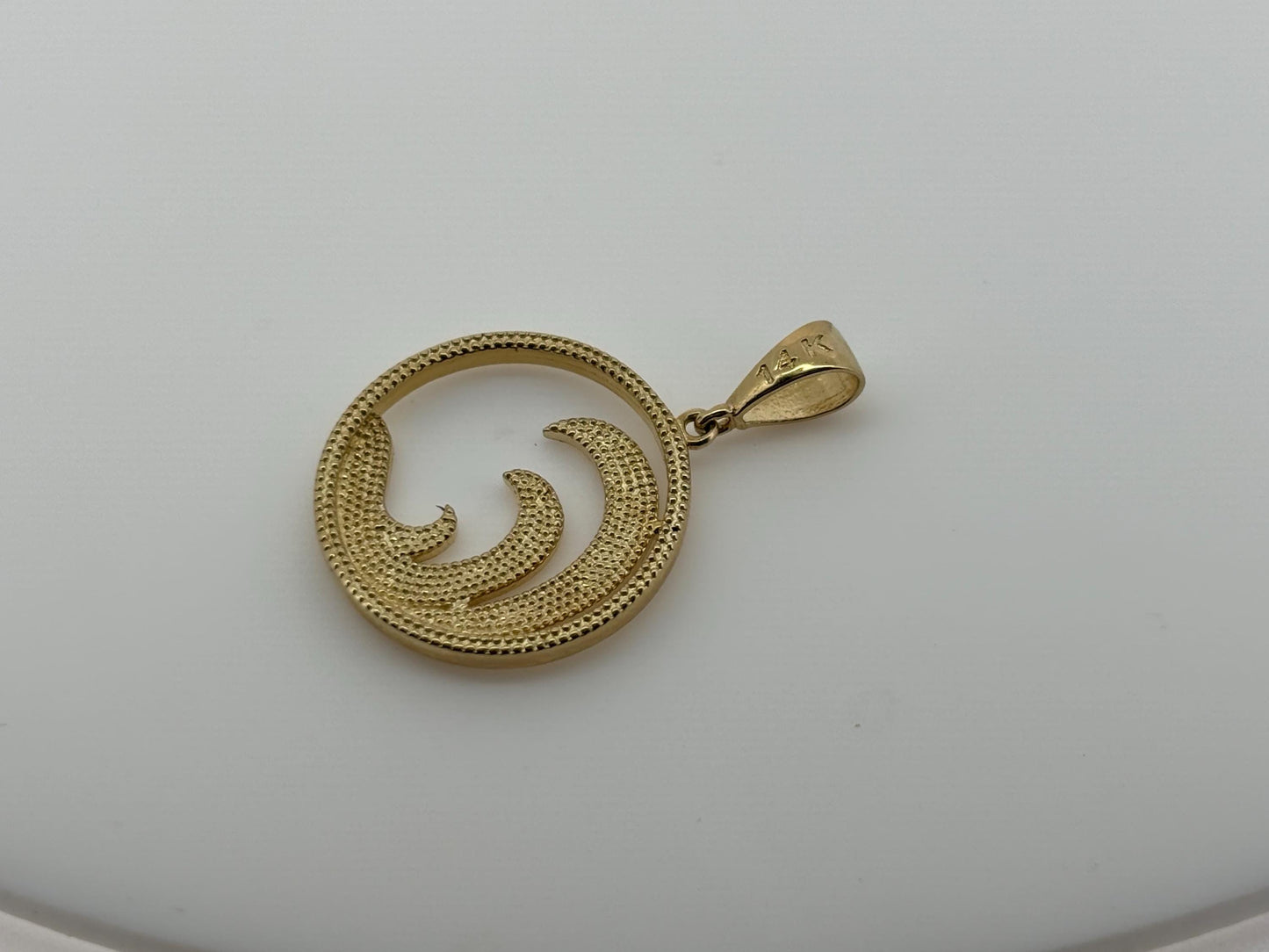 14K Yellow Gold Triple Wave Pendant – Diamond-Cut Ocean Necklace
