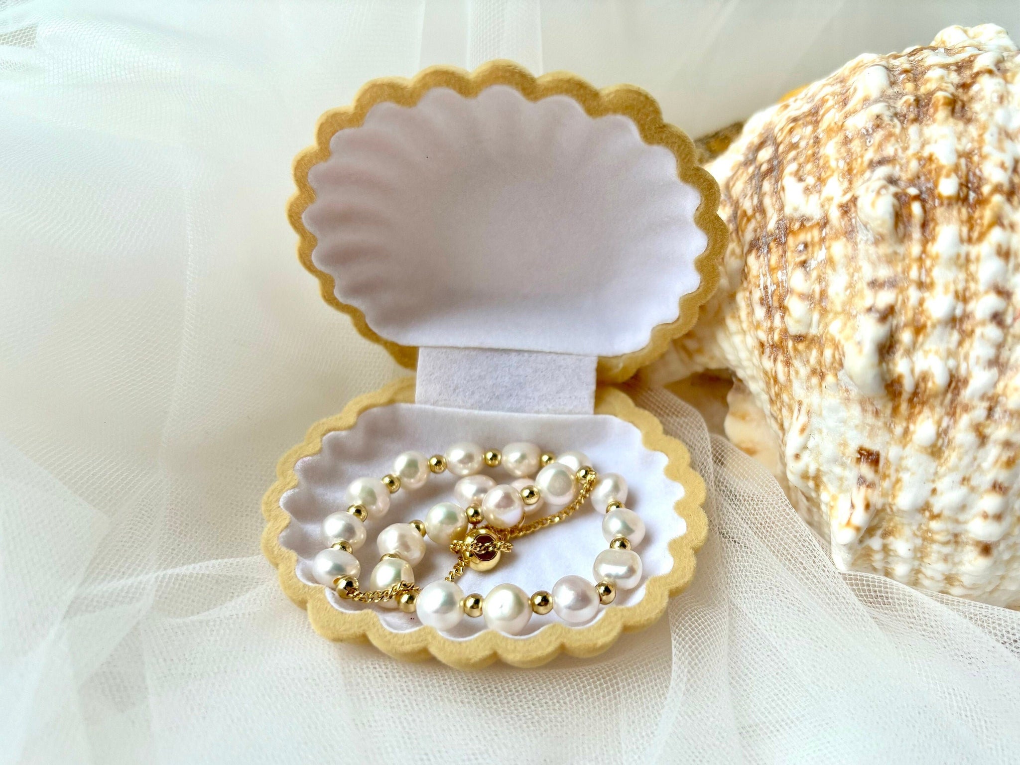 Freshwater White Pearl Bracelet